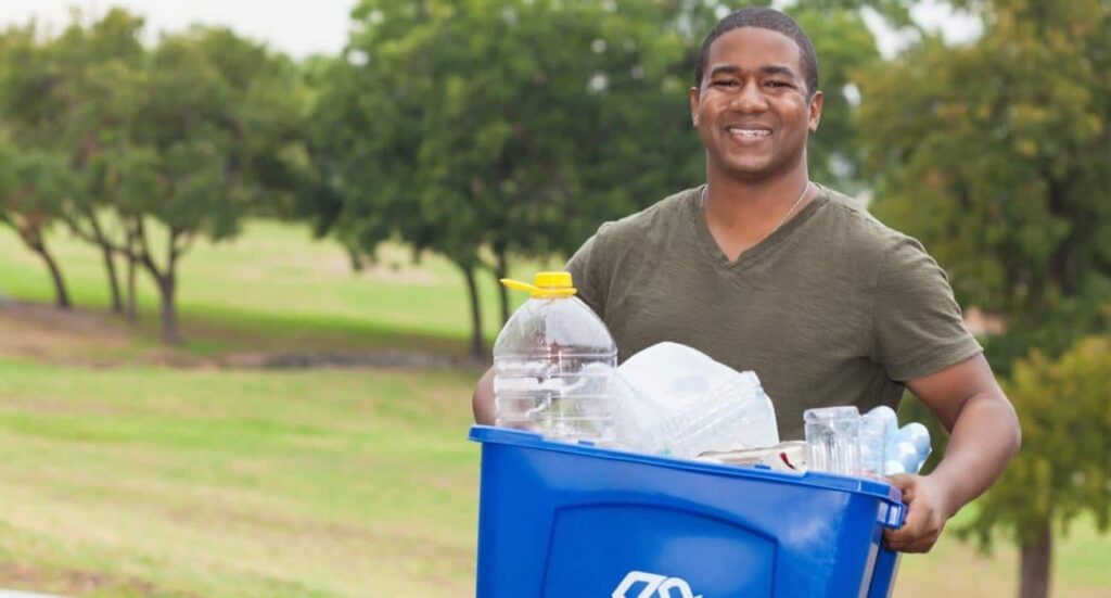The Waste Hauler's Guide to Modernizing Recycling Communications For Today’s Customers 1 Modernizing Recycling Communications